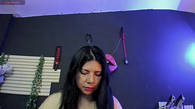 kinky_momm Adlı Modelin Canlı XXX Sohbeti