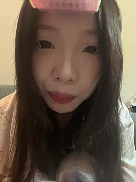 YY-1-1-1's Live XXX Chat