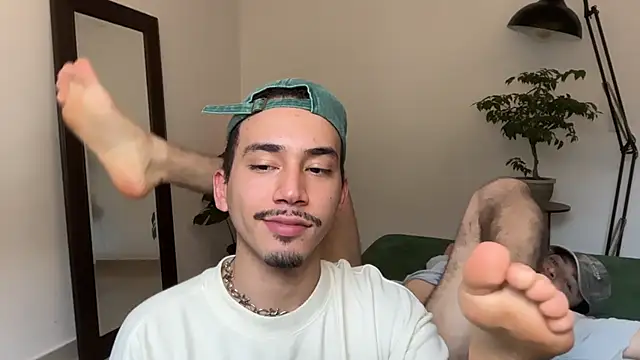 Chat XXX en directo de Noah_and_Steven