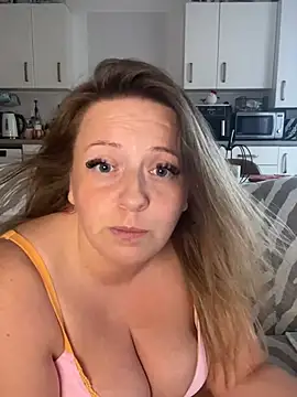 Živý XXX chat Poppyshaw_