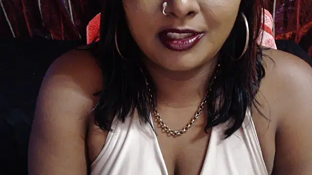 צ'אט XXX בשידור חי של INDIANSIN2