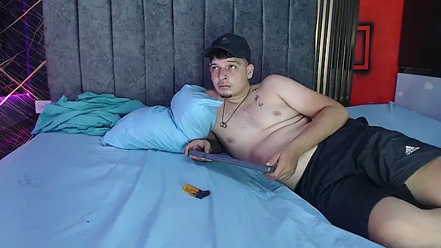 FerneyManti: вебкам-шоу
