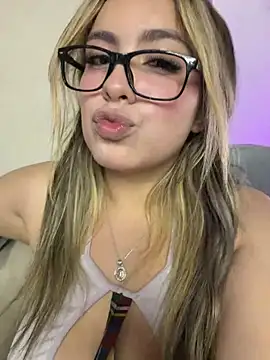 Chatroom XXX en direct de Cloee_Rainbow1
