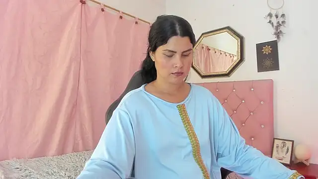 AishaAmin_のライブXXXチャット