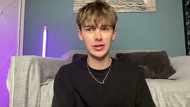 צ'אט XXX בשידור חי של YourMilkyGuy
