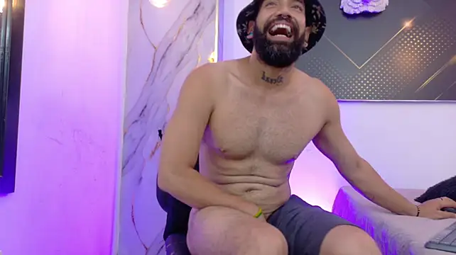 XXX chat uživo modela theronnyone
