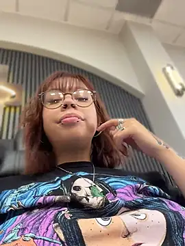 Chatroom XXX en direct de moan4mona