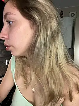Kitty_Katrine Adlı Modelin Canlı XXX Sohbeti
