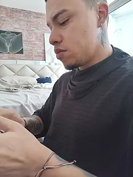 AlphaMasterXxx – Naživo XXX chat