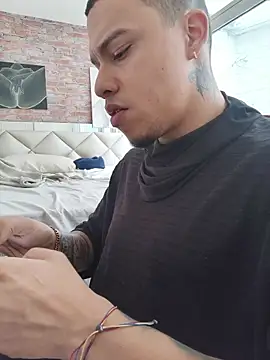 AlphaMasterXxx 라이브 XXX 채팅