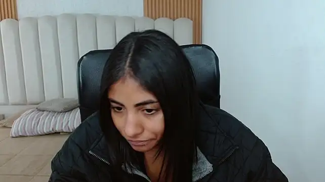 shaneelle XXX чат на живо
