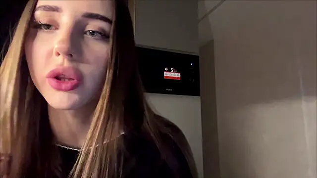 dianaluves1 Adlı Modelin Canlı XXX Sohbeti