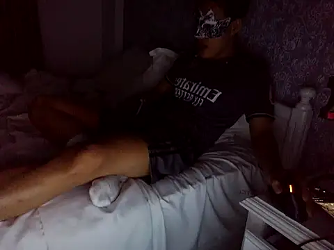 boyhigh1997 Show Webcam