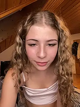 MilaRoseee Adlı Modelin Canlı XXX Sohbeti