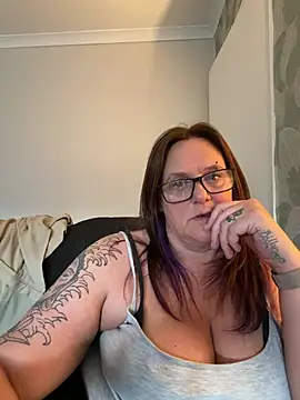 Živý XXX chat Busty-GilfQuinn