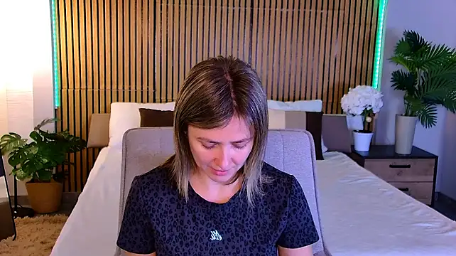 EmeraldGlow Live XXX-chat