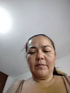 Chat +18 de KarinaAlonso ao vivo
