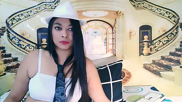 IndianBarkath Adlı Modelin Canlı XXX Sohbeti