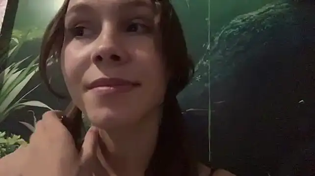 Živý XXX chat EllynDincher