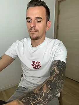 Huge_cock22cm webkamerás műsora
