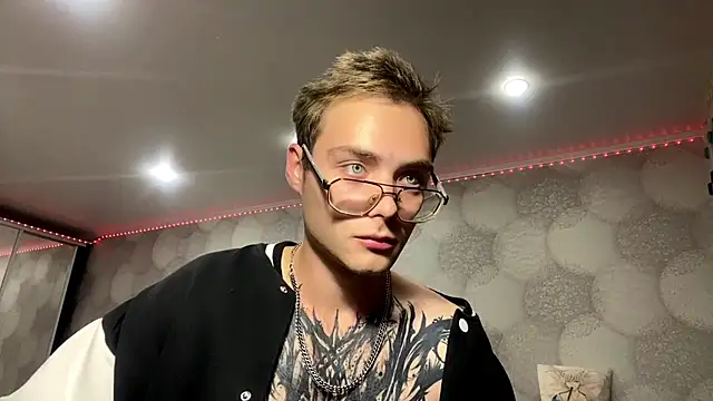 ErnestTarlet élő XXX-chatje