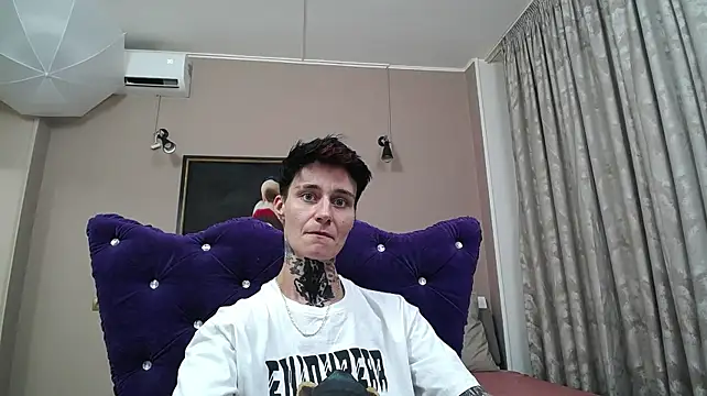 KennyXSX Adlı Modelin Canlı XXX Sohbeti