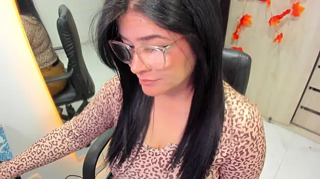 BellaFlaming live XXX chat