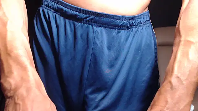 ThickD2C: διαδικτυακό σόου στην κάμερα