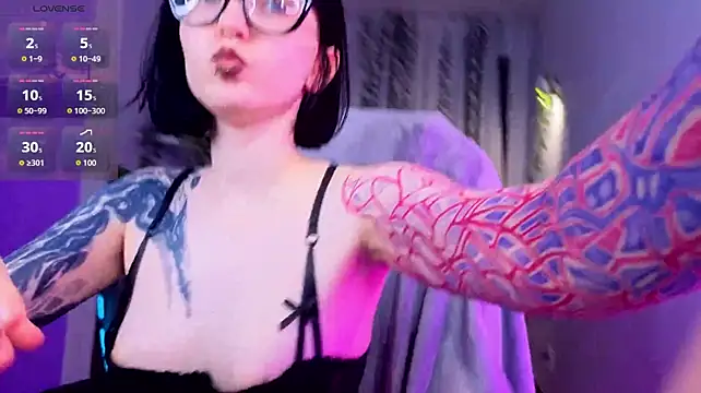 Živý XXX chat HazelTompson