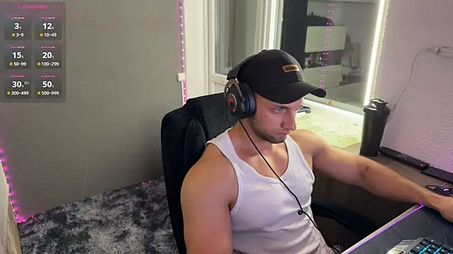 michaelbradleu Adlı Modelin Canlı XXX Sohbeti