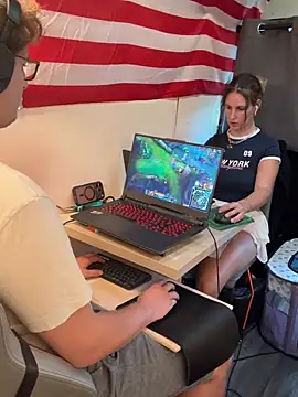 LillyFlowerson Chat XXX live