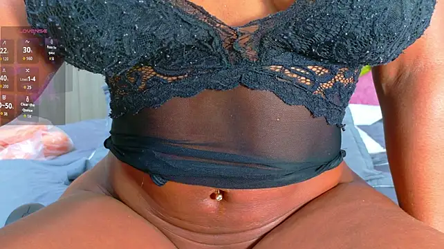 Онлайн чат XXX hornyhousekeeper_