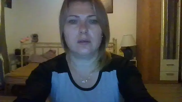 ElenaLove888's Live XXX Chat