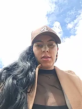 Luianna Adlı Modelin Canlı XXX Sohbeti