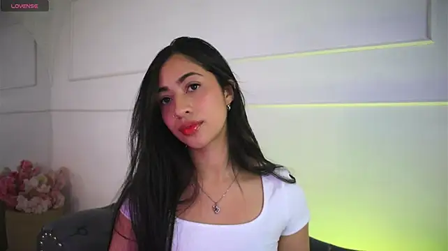 charlotterusso Adlı Modelin Canlı XXX Sohbeti