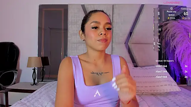 แชท XXX สดของ CarolineFyre