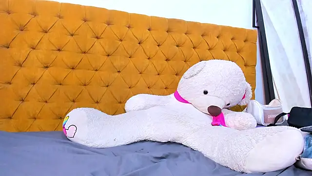 Hellen_Michelle Adlı Modelin Canlı XXX Sohbeti