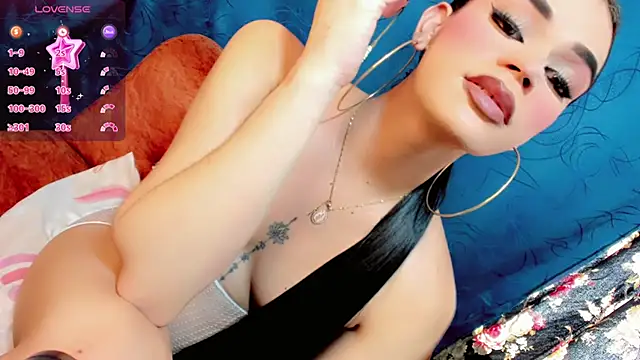 Show modela BarbyQueenn na web-kameri