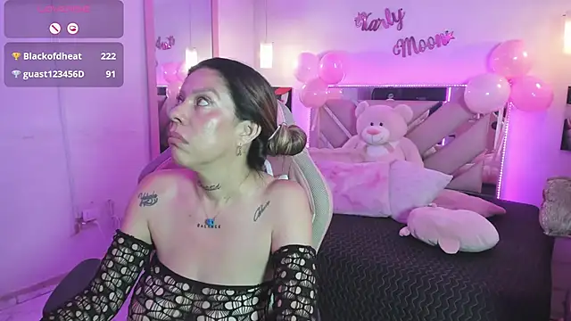 Chat +18 de Karly_moon ao vivo