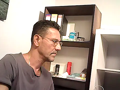 mastercharisma35 Adlı Modelin Canlı XXX Sohbeti