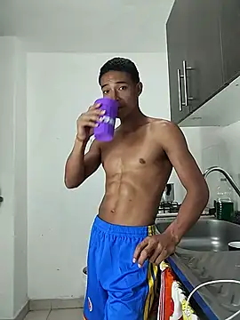 Demiansteven2 即時 XXX 聊天