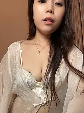 xiaoyizi20261 XXX чат на живо