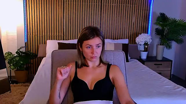 EmeraldGlow's Live XXX Chat