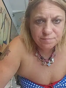 Živý XXX chat Playmate86