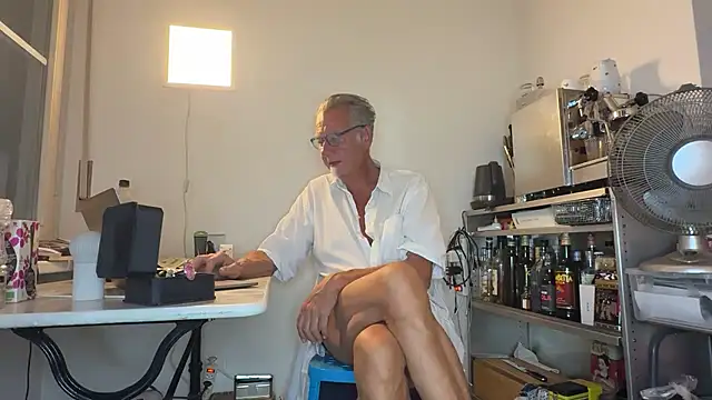 ClaraMigger@xh's Live XXX Chat