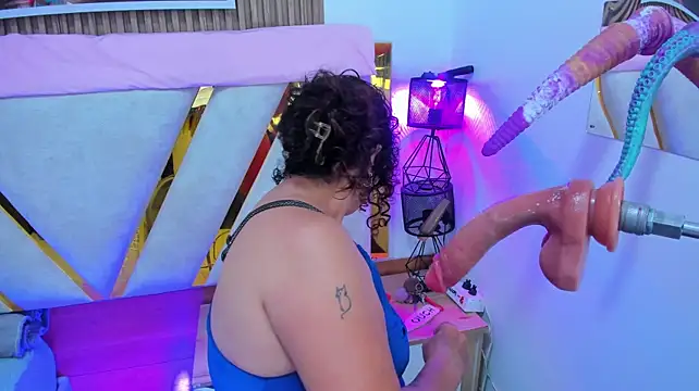 Chat +18 de Luna_Naughty1 ao vivo