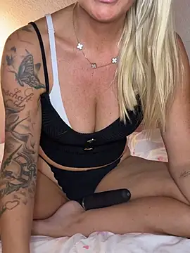 Missblondy39 Live XXX-Chat