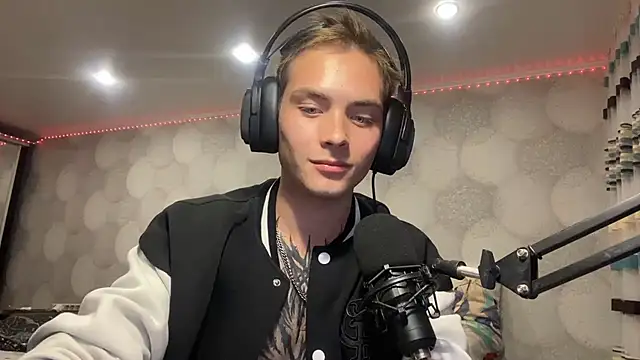 Živý XXX chat ErnestTarlet