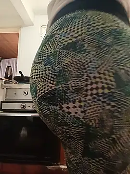 tata_sanz_'s Live XXX Chat