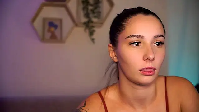 queenofbambies Adlı Modelin Canlı XXX Sohbeti